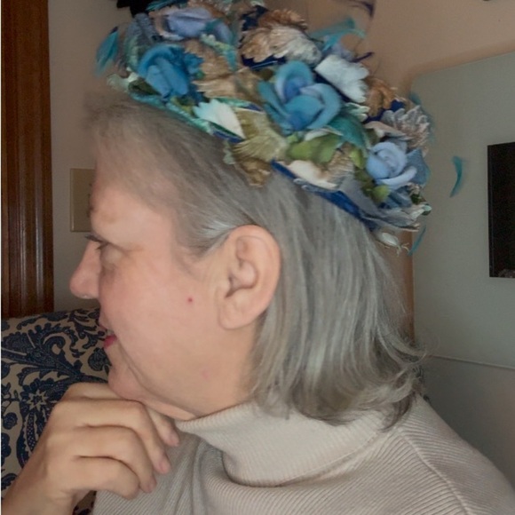 Adam, Meldrum and Anderson Vintage Woman’s Hat Blue Flowers and Feathers - Picture 12 of 12